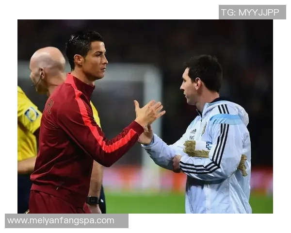 足球俱乐部球星传奇：从梅西到C罗的荣耀与挑战分析