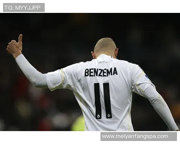 足球巨星C领衔新篇章 引领时代潮流与赛场传奇再续