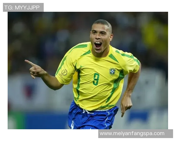 足球巨星高分辨率影像揭秘：细致呈现球员风采与赛场瞬间